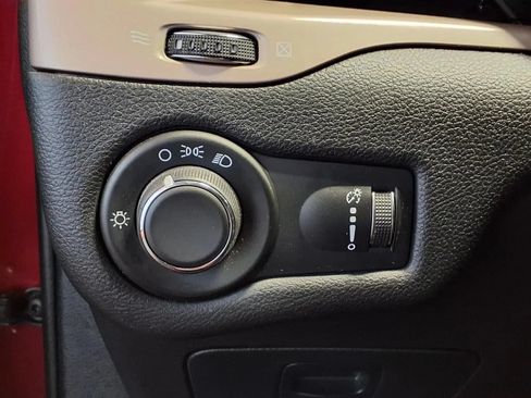 Used 2017 Jeep Cherokee Sport FWD image 18