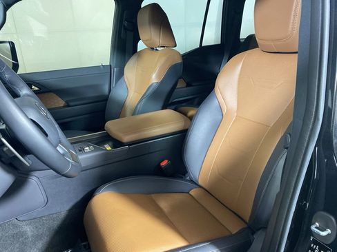 Used 2024 Lexus GX 550 image 12