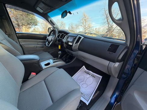 Used 2015 Toyota Tacoma 4x4 Access Cab V6 w/ TRD Sport Package image 18