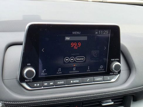 Used 2025 Nissan Rogue SV FWD image 16