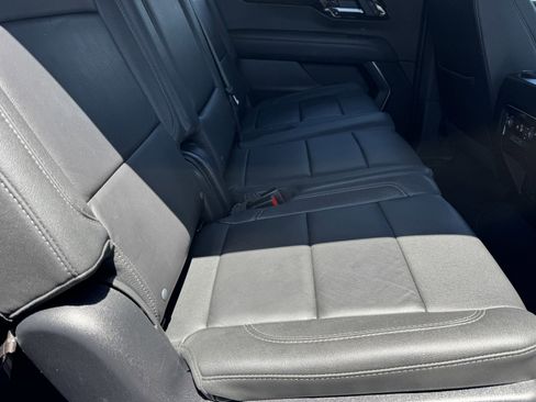 Used 2025 Chevrolet Suburban Z71 AWD/4WD image 10
