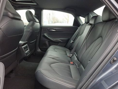 Used 2022 Toyota Avalon XLE w/ Moonroof Package image 9