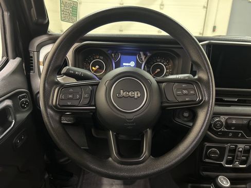 Used 2024 Jeep Gladiator Sport image 17