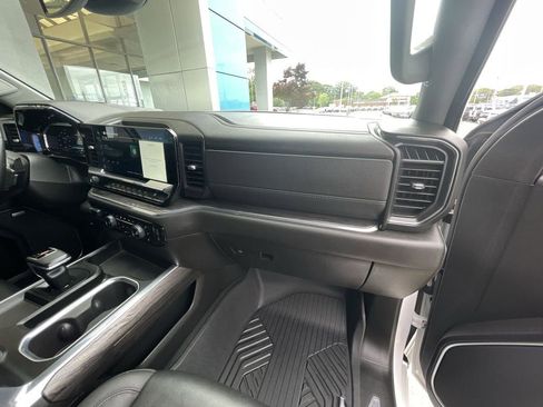 Used 2025 Chevrolet Silverado 1500 LTZ AWD/4WD image 27