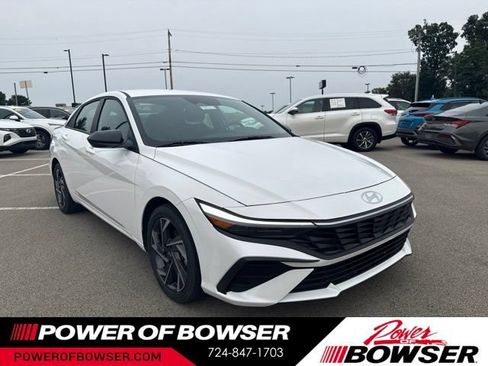 Used 2025 Hyundai Elantra SEL w/ Cargo Package FWD image 9