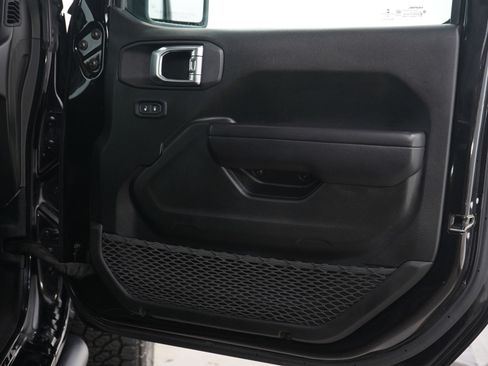 Used 2021 Jeep Gladiator Willys image 12