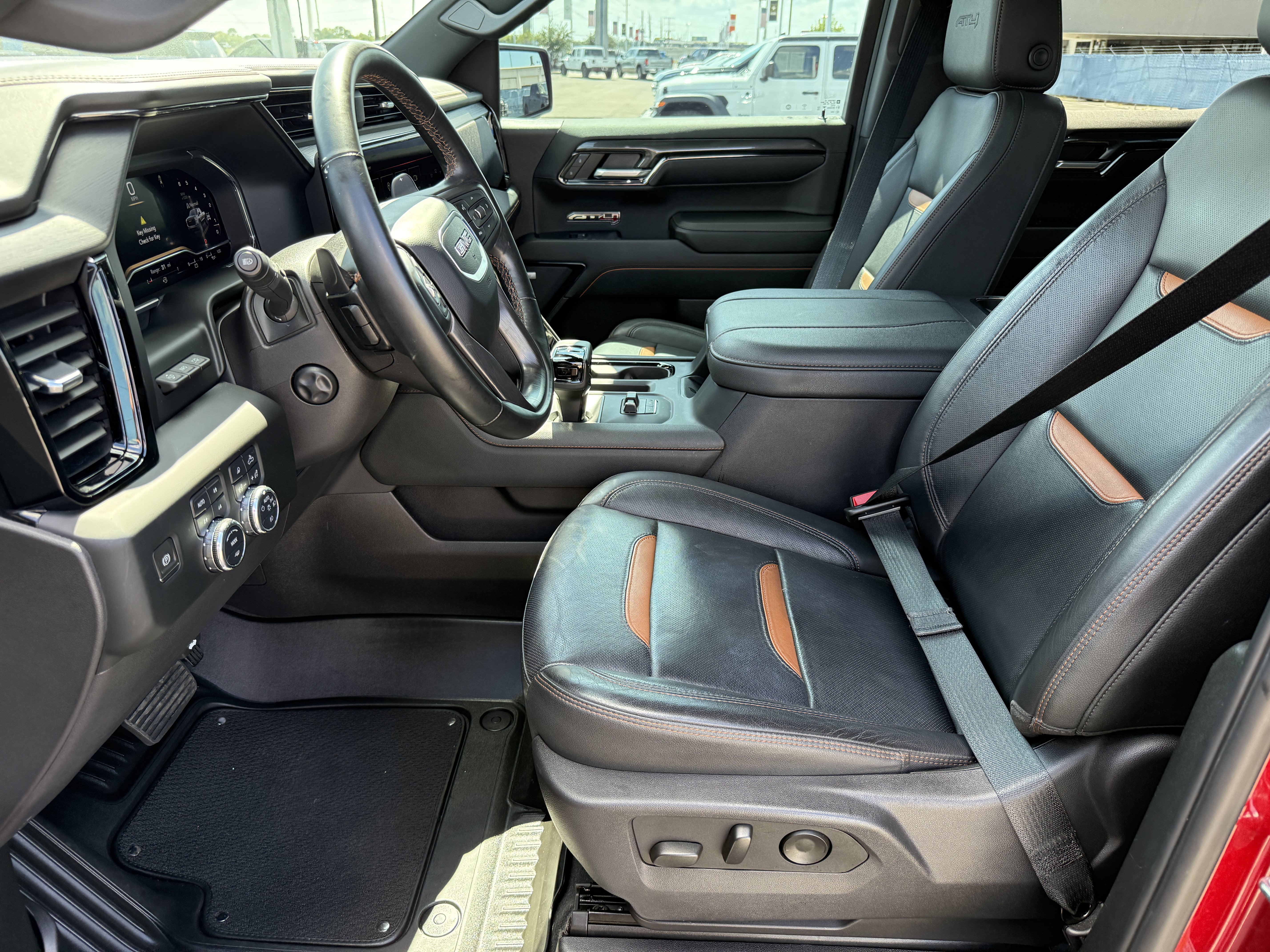 Used 2024 GMC Sierra 1500 AT4 w/ Technology Package AWD/4WD image 14