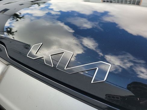 Used 2023 Kia Sportage EX image 8