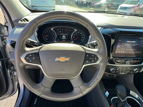 Used 2021 Chevrolet Traverse LT image 25