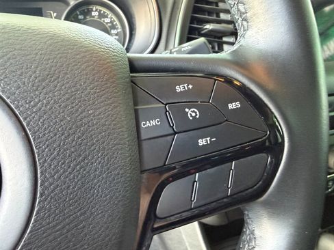 Used 2019 Jeep Cherokee Latitude Plus image 22