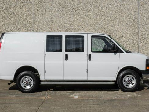 Used 2020 GMC Savana 2500 w/ Driver Convenience Package image 9