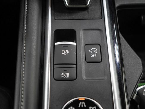 Used 2023 Nissan Pathfinder SL AWD/4WD image 25
