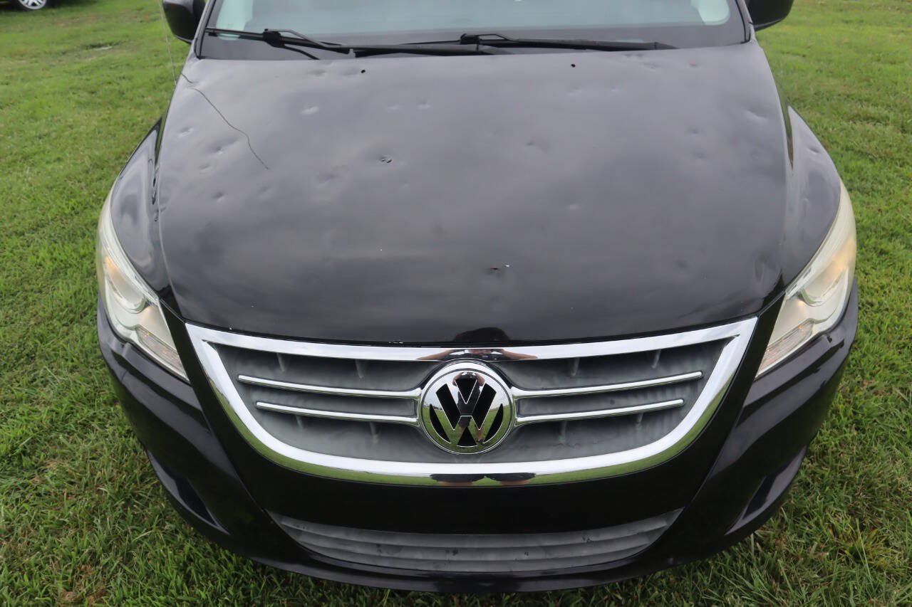 Used 2010 Volkswagen Routan SE FWD image 18