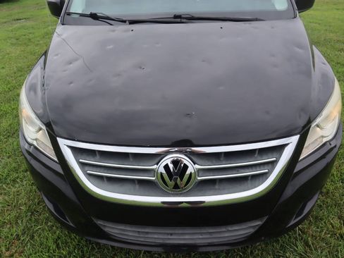 Used 2010 Volkswagen Routan SE FWD image 18