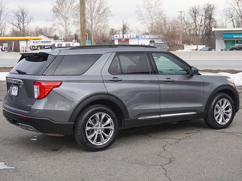 Used 2022 Ford Explorer XLT w/ Equipment Group 202A image 13