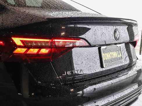 Certified 2023 Volkswagen Jetta Sport image 9