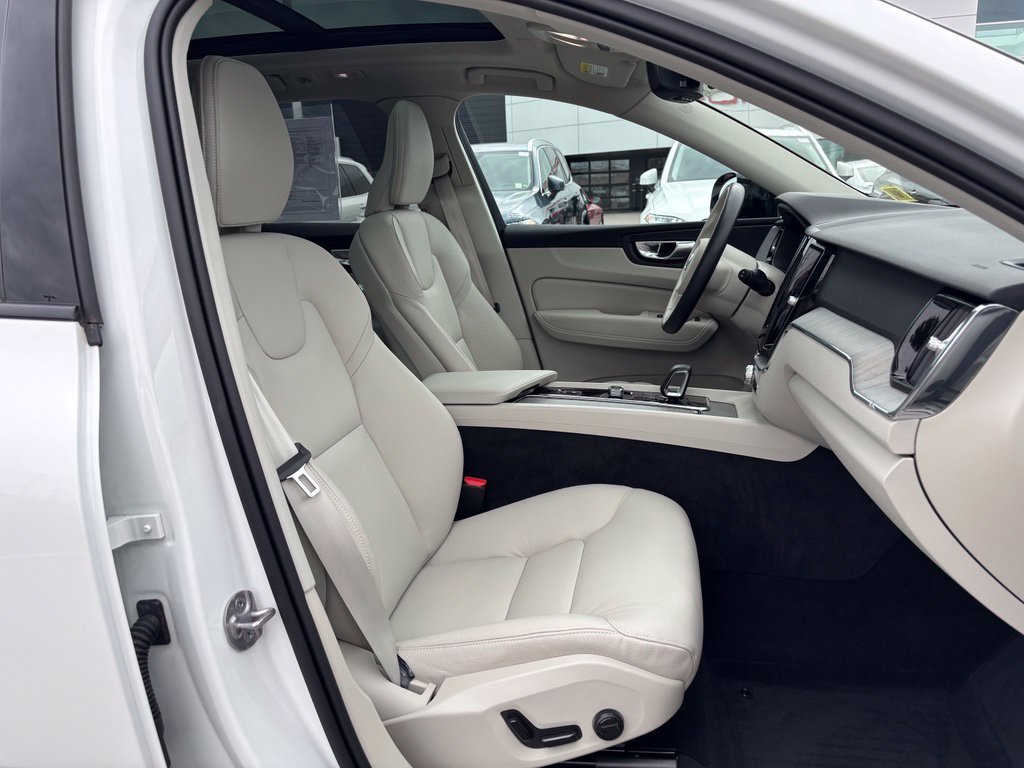 Certified 2024 Volvo XC60 B5 Plus w/ Climate Package AWD/4WD image 18