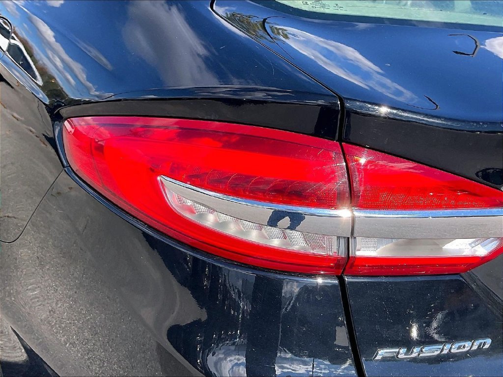 Used 2018 Ford Fusion SE w/ Fusion SE Technology Package FWD image 30