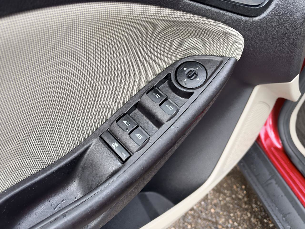 Used 2014 Ford Focus SE FWD image 10
