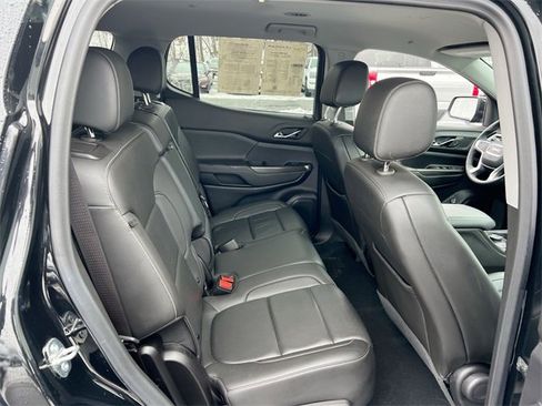 Used 2023 GMC Acadia SLT image 27