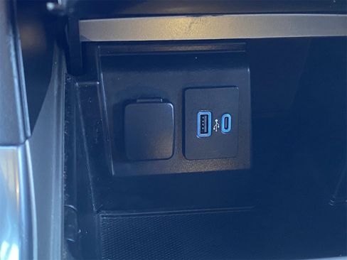 Used 2020 Ford Explorer Limited w/ Class III Trailer Tow Package image 31