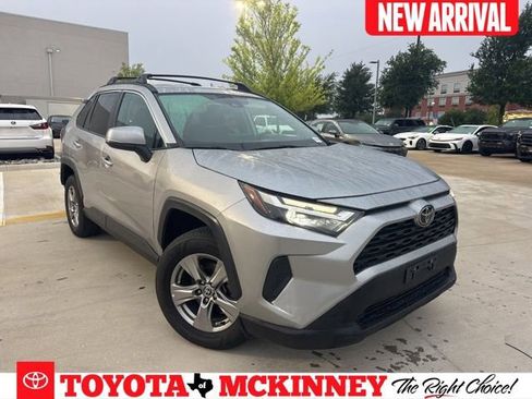 Used 2022 Toyota RAV4 XLE AWD/4WD image 1