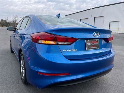 Used 2017 Hyundai Elantra SE image 40