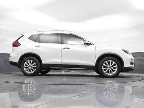 Used 2017 Nissan Rogue SV w/ SV Premium Package AWD/4WD image 32
