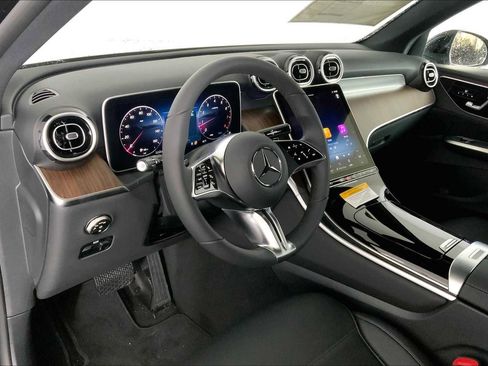 Used 2025 Mercedes-Benz GLC 300 4MATIC image 10
