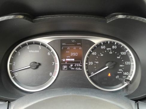 Used 2025 Nissan Versa S FWD image 33