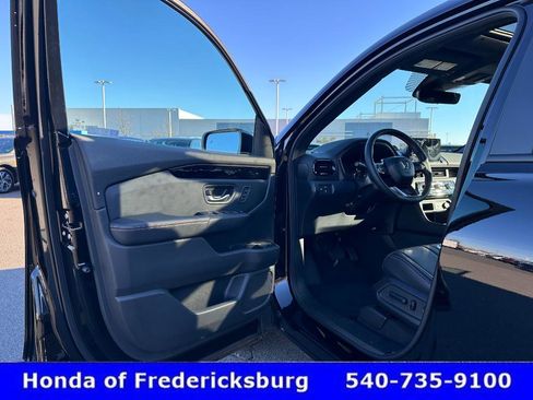 Certified 2025 Honda Pilot TrailSport image 33