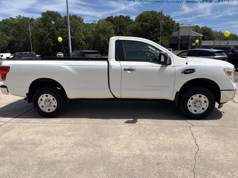 Used 2017 Nissan Titan SV RWD image 5