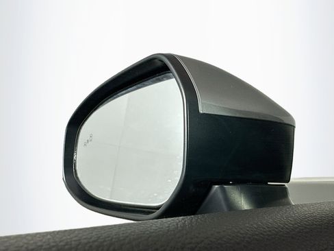 Used 2025 Toyota Crown XLE image 16