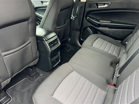 Used 2024 Ford Edge SE w/ Black Appearance Package image 16