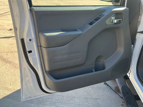 Used 2021 Nissan Frontier SV w/ Midnight Edition Floor Mats image 27
