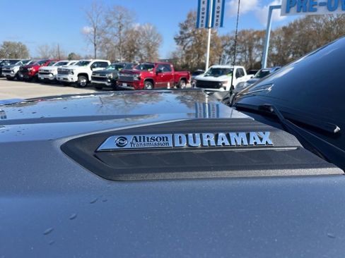 Used 2024 Chevrolet Silverado 2500 LTZ w/ LTZ Premium Package image 3