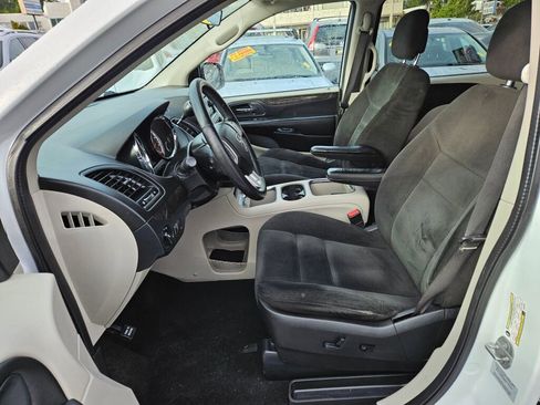 Used 2016 Dodge Grand Caravan SXT w/ Rear Park Assist Package image 11