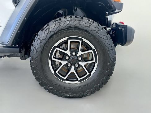 Used 2024 Jeep Wrangler Unlimited Rubicon w/ Technology Group AWD/4WD image 31