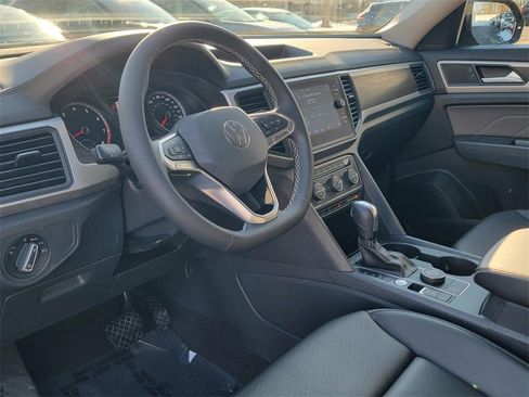 Used 2021 Volkswagen Atlas SE image 12