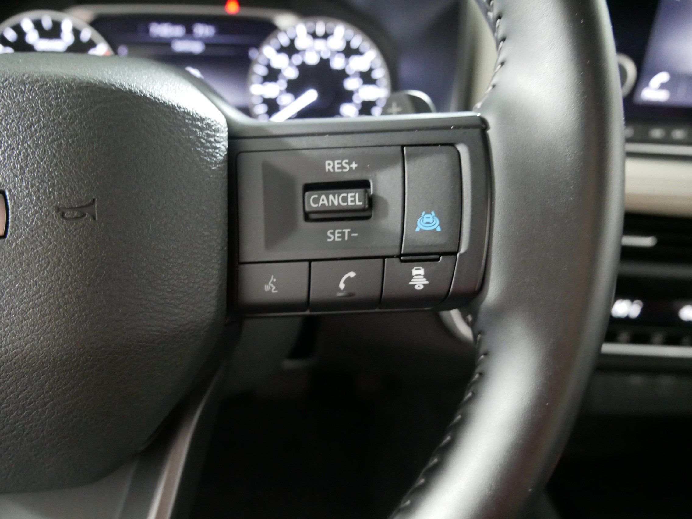 Used 2025 Nissan Rogue SV AWD/4WD image 28