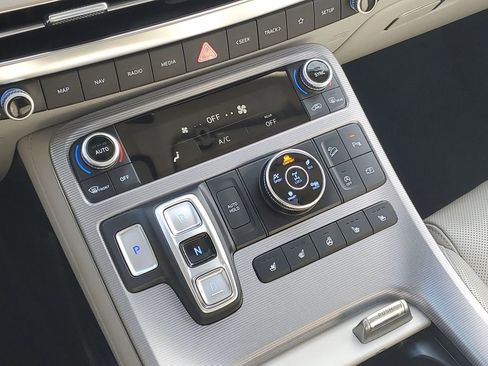 Used 2024 Hyundai Palisade Calligraphy image 26