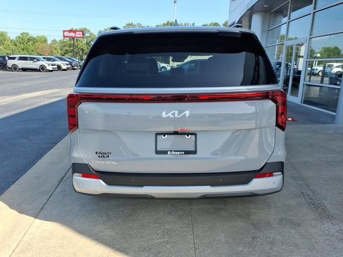 New 2026 Kia Carnival EX FWD image 5