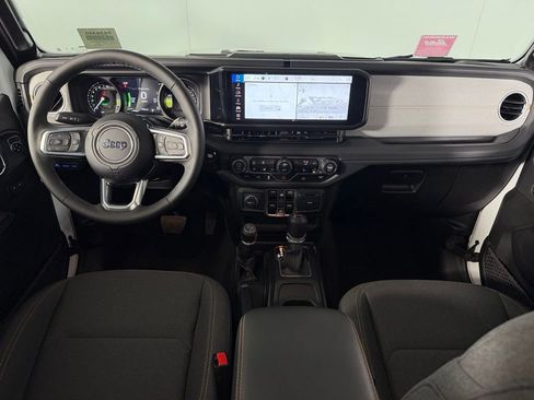 Used 2025 Jeep Wrangler Unlimited Sahara AWD/4WD image 14