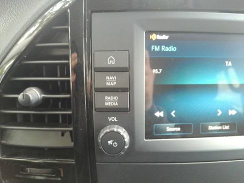 Used 2023 Mercedes-Benz Metris Passenger image 42