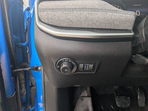 Used 2022 Jeep Compass Latitude FWD image 11