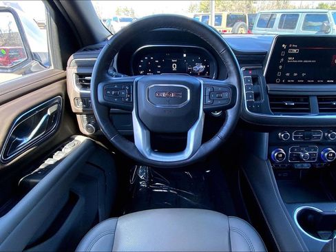 Used 2022 GMC Yukon SLT w/ SLT Premium Package image 5