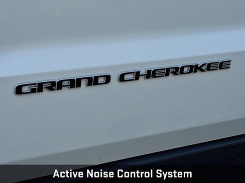 Used 2021 Jeep Grand Cherokee Limited w/ Sun & Sound Group AWD/4WD image 22
