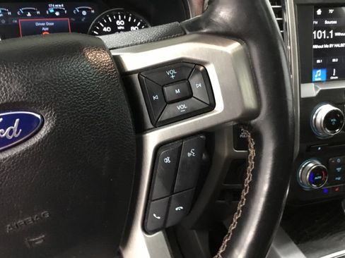 Used 2018 Ford F150 Platinum w/ Equipment Group 701A Luxury AWD/4WD image 12