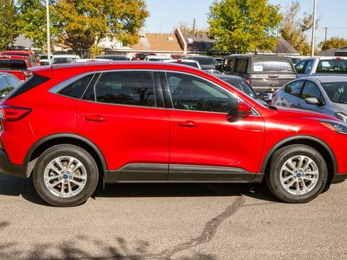 Used 2020 Ford Escape SE image 4