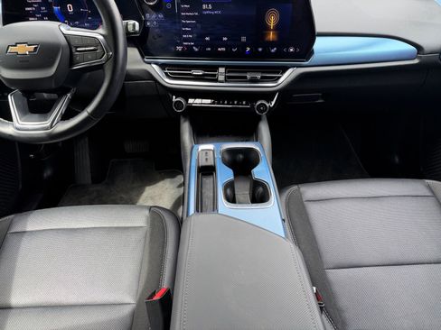 Used 2025 Chevrolet Equinox EV LT w/ Convenience Package FWD image 19